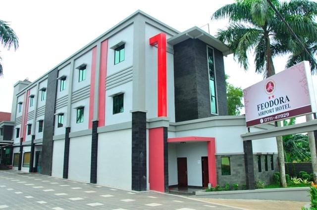 Feodora Airport Hotel Palembang Buitenkant foto