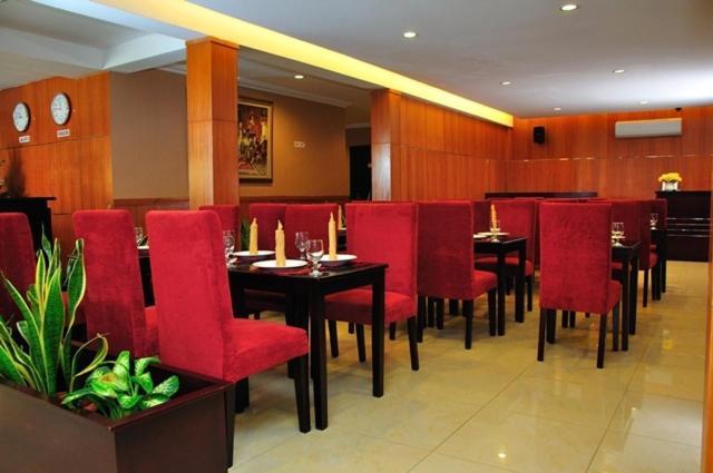 Feodora Airport Hotel Palembang Buitenkant foto
