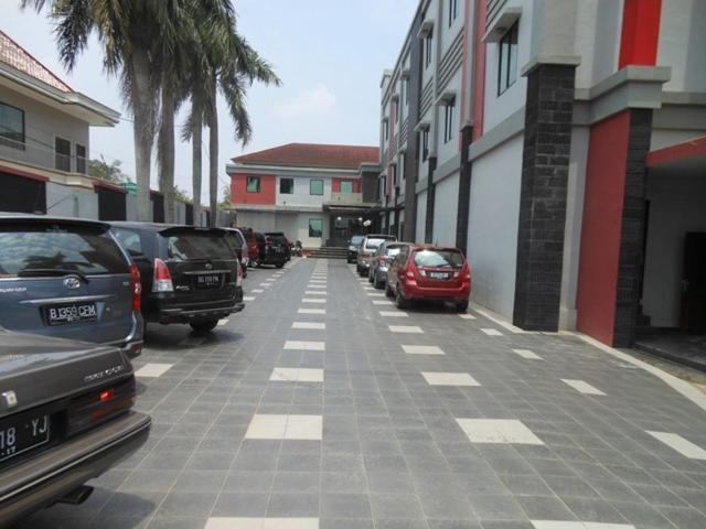 Feodora Airport Hotel Palembang Buitenkant foto