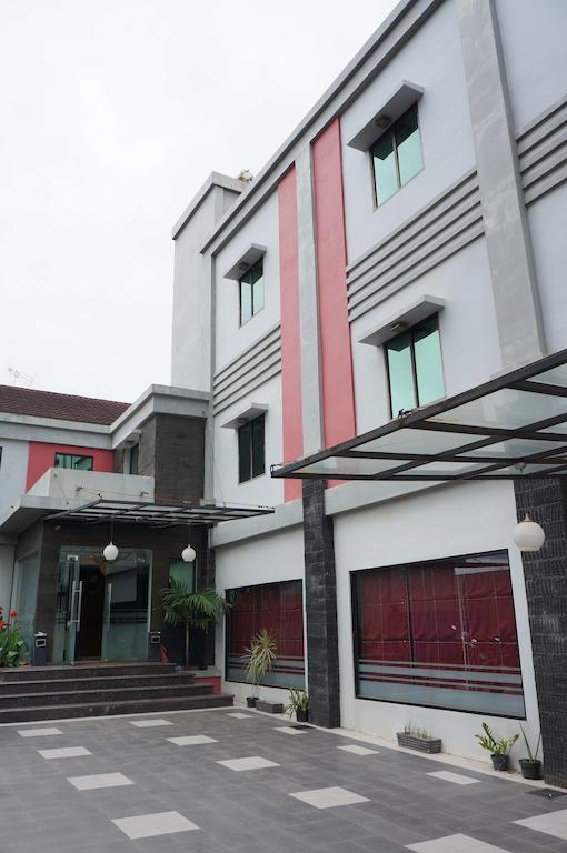 Feodora Airport Hotel Palembang Buitenkant foto