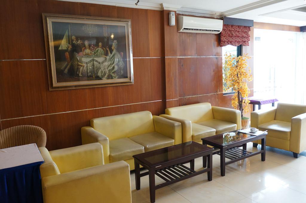 Feodora Airport Hotel Palembang Buitenkant foto