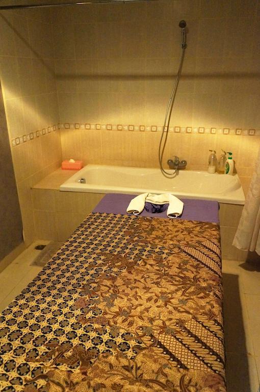 Feodora Airport Hotel Palembang Buitenkant foto