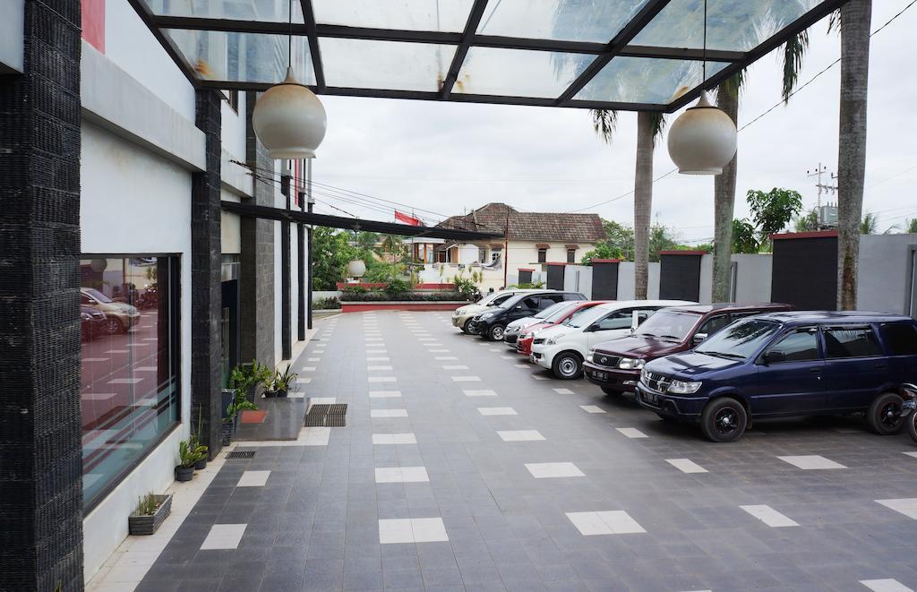 Feodora Airport Hotel Palembang Buitenkant foto
