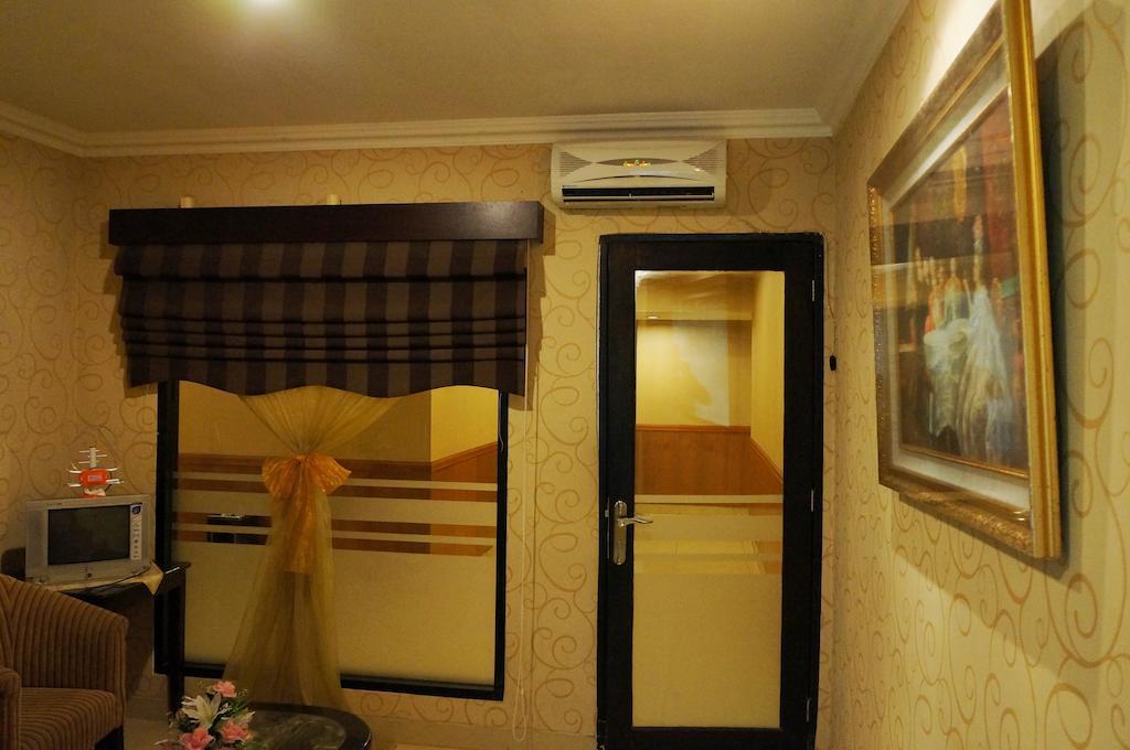 Feodora Airport Hotel Palembang Buitenkant foto