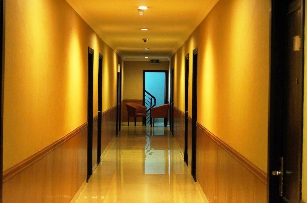 Feodora Airport Hotel Palembang Buitenkant foto