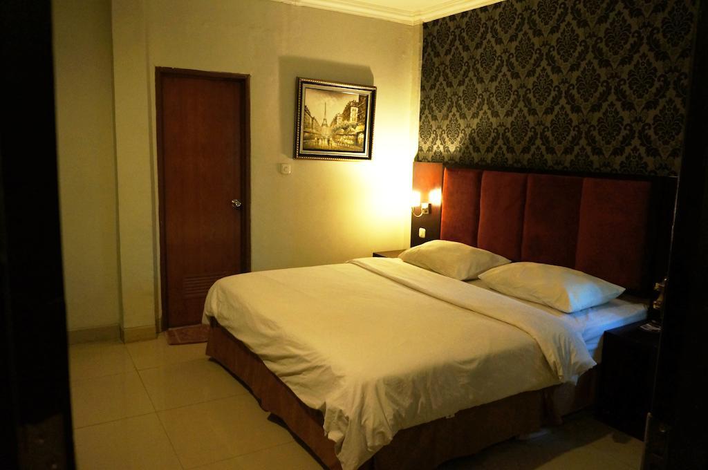 Feodora Airport Hotel Palembang Buitenkant foto
