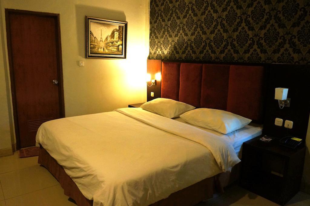 Feodora Airport Hotel Palembang Buitenkant foto