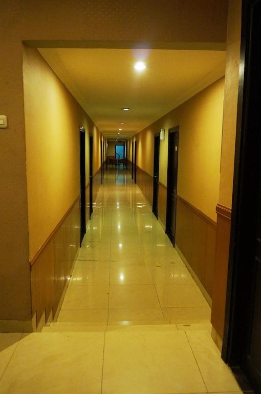 Feodora Airport Hotel Palembang Buitenkant foto