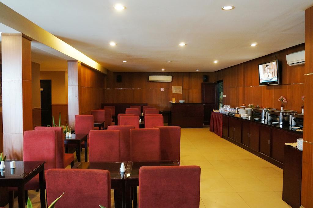 Feodora Airport Hotel Palembang Buitenkant foto