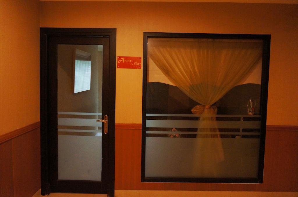 Feodora Airport Hotel Palembang Buitenkant foto