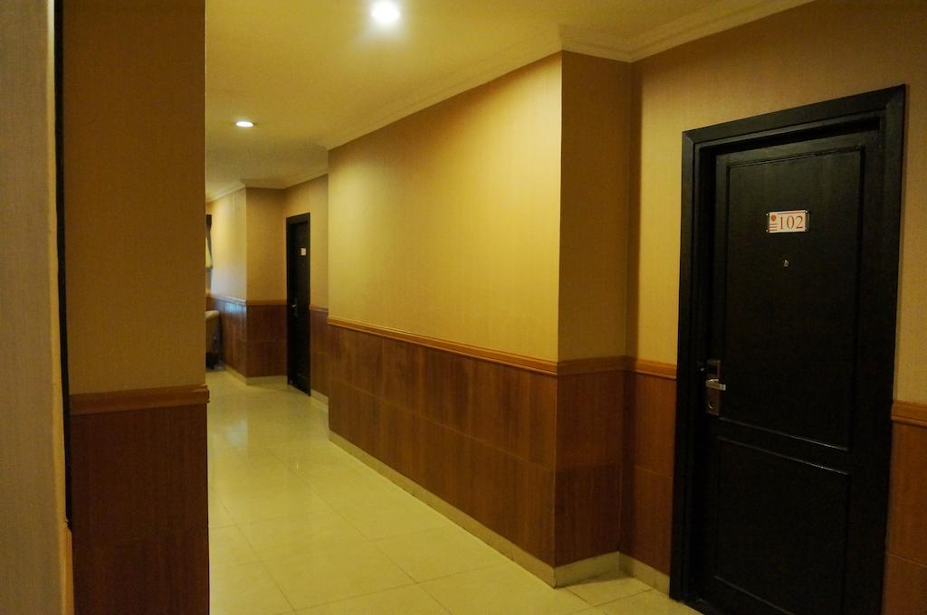 Feodora Airport Hotel Palembang Buitenkant foto