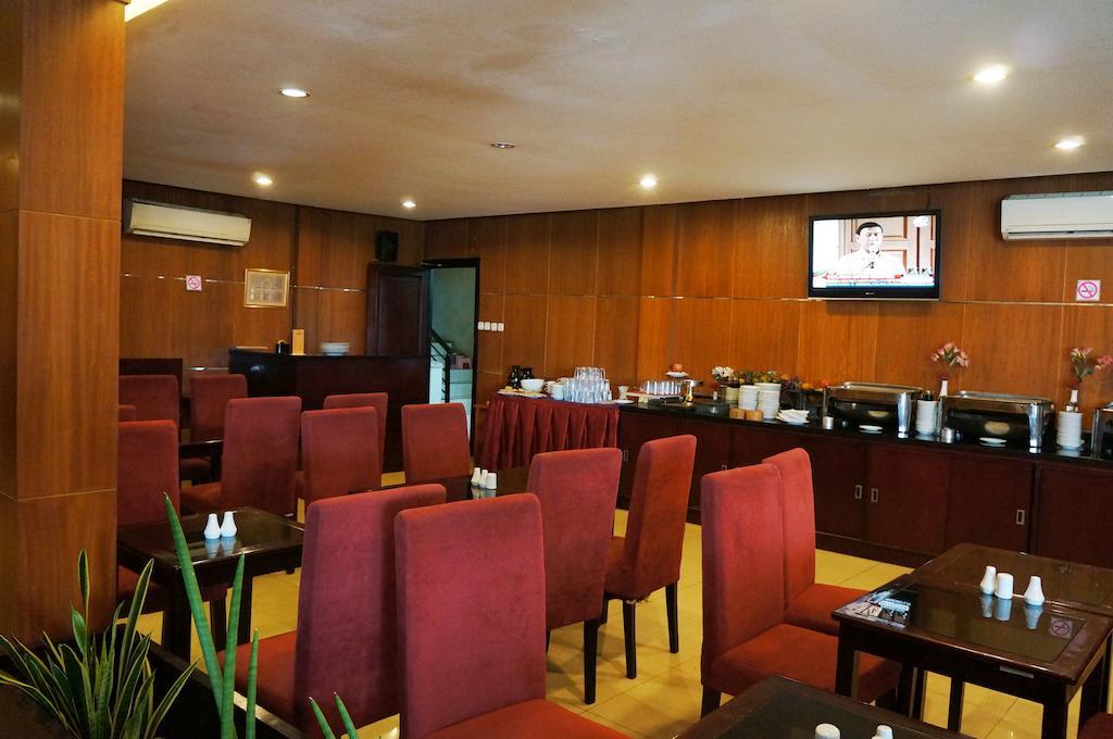 Feodora Airport Hotel Palembang Buitenkant foto